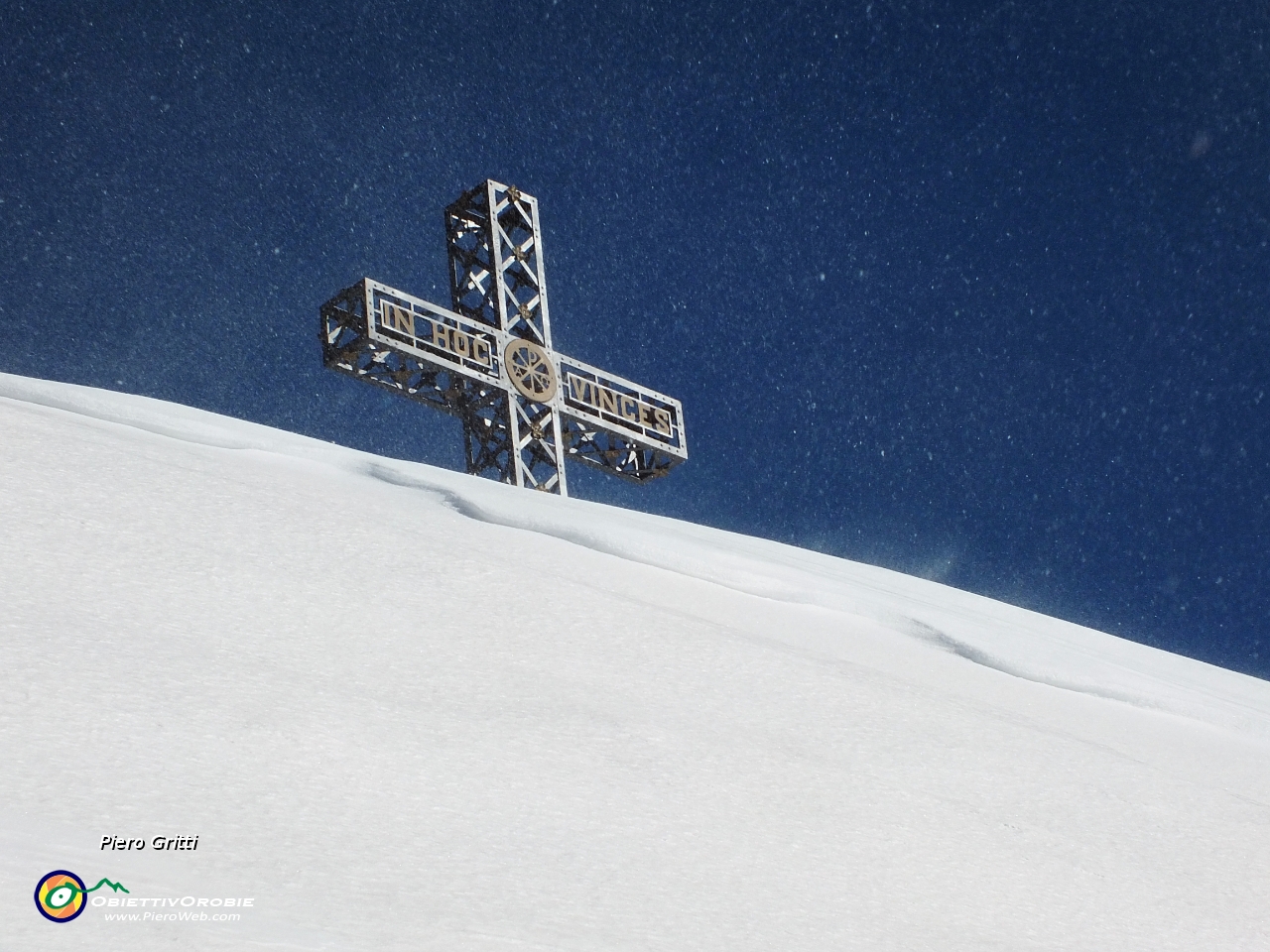 36 sollevando nuvole di neve !.JPG